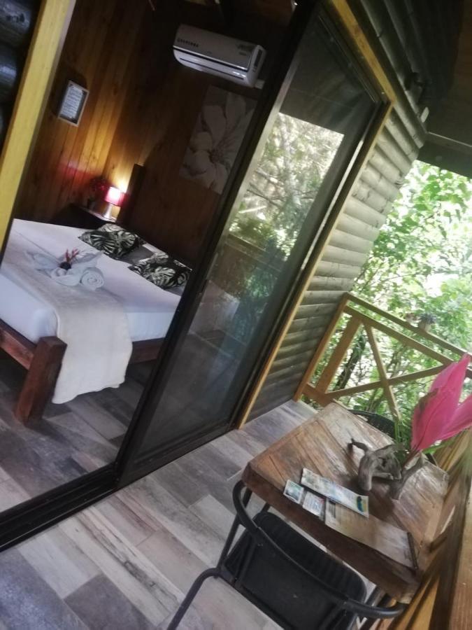 Casa El Colibri Bed & Breakfast Parrita Exterior photo