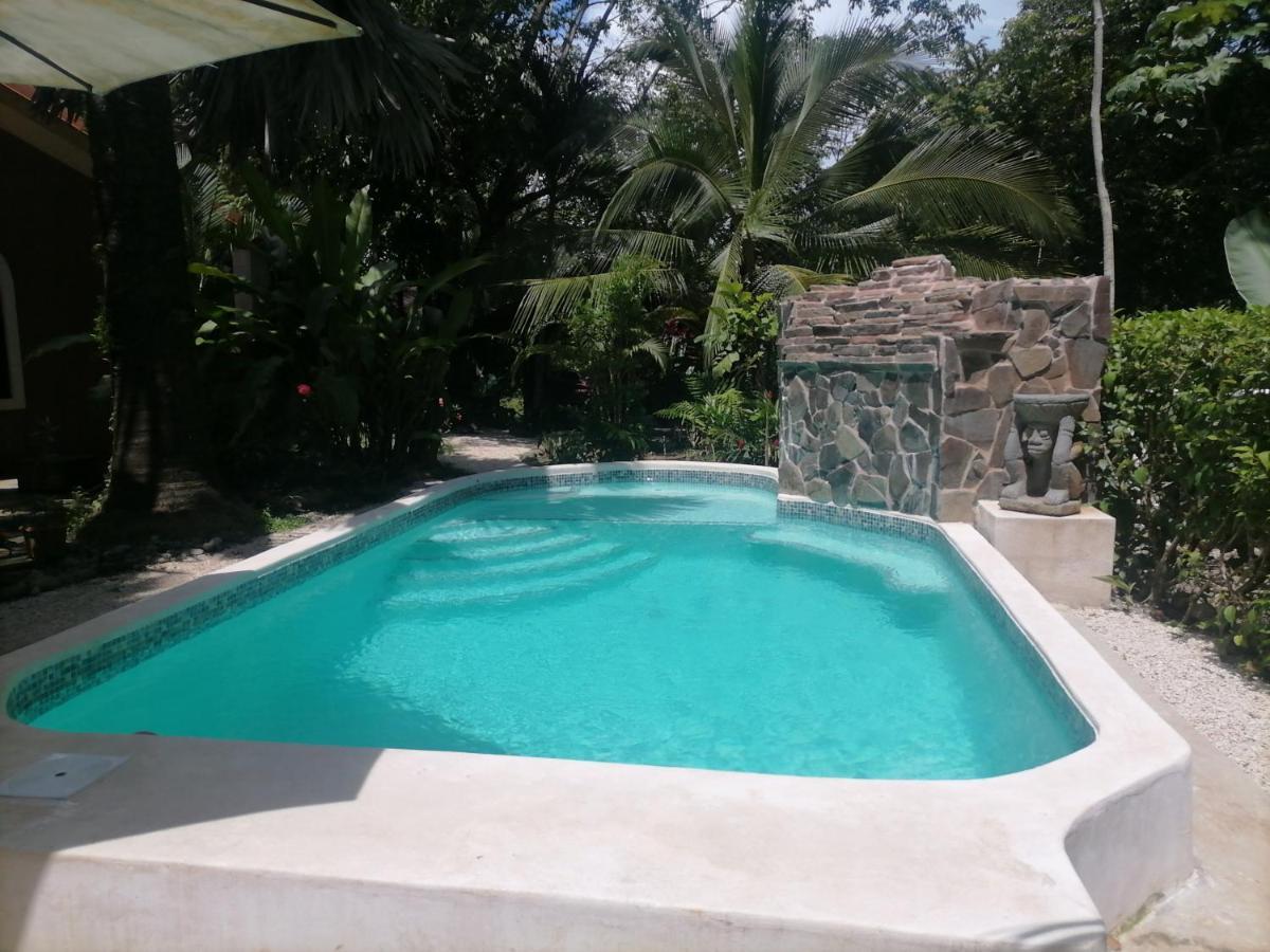 Casa El Colibri Bed & Breakfast Parrita Exterior photo